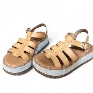 Universal Thread Platform Sandals